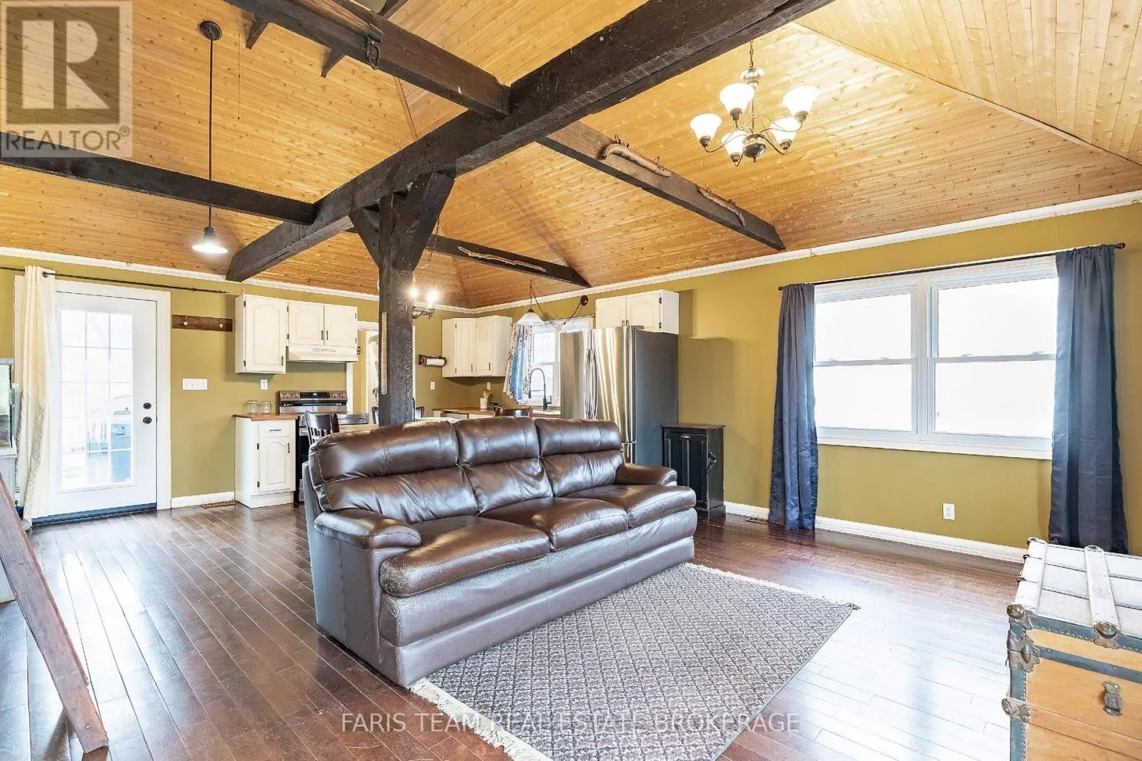 1417 MAPLE WAY