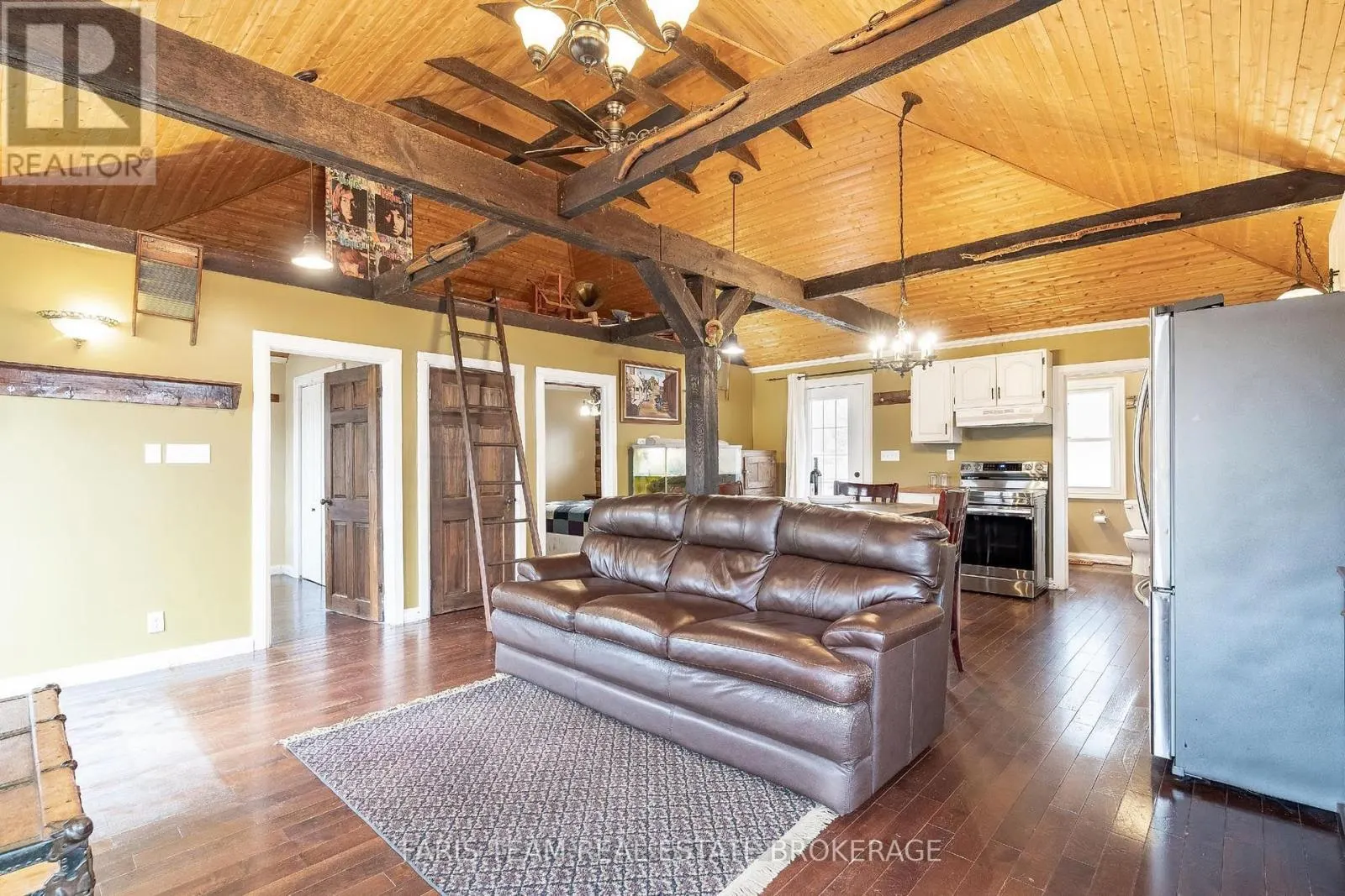 1417 MAPLE WAY