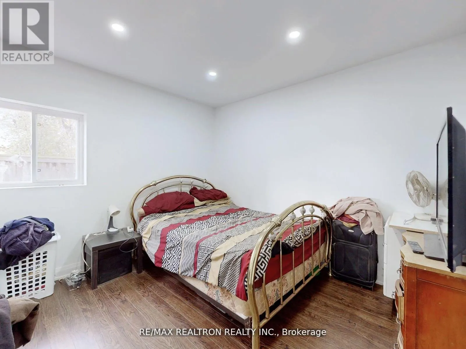156 THE QUEENSWAY STREET S