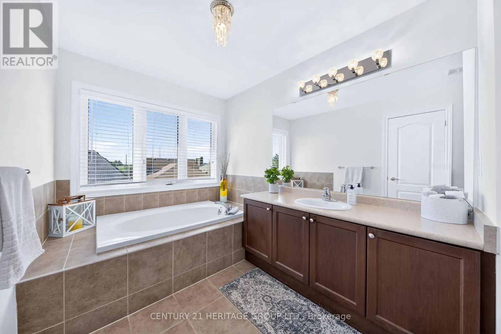 244 GORD CLELLAND GATE