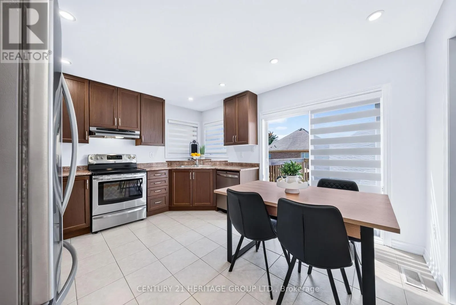 244 GORD CLELLAND GATE