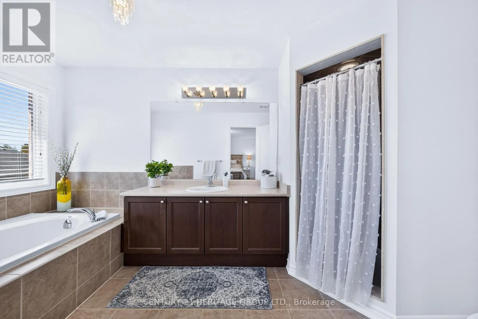 244 GORD CLELLAND GATE