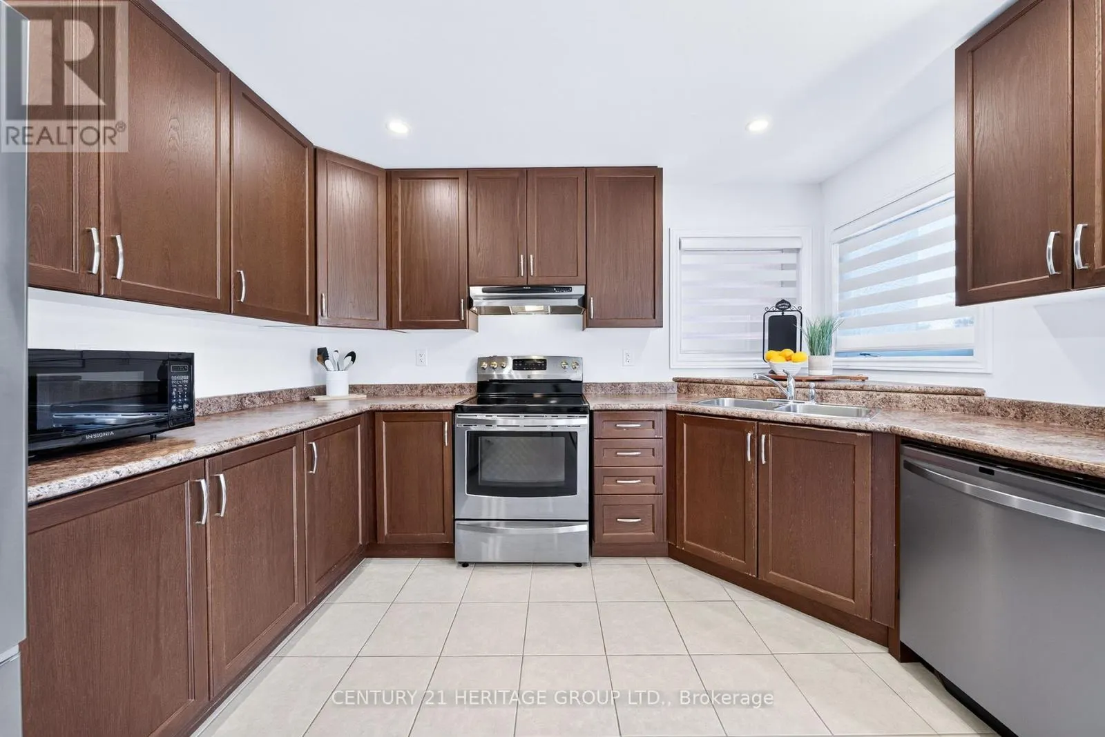 244 GORD CLELLAND GATE