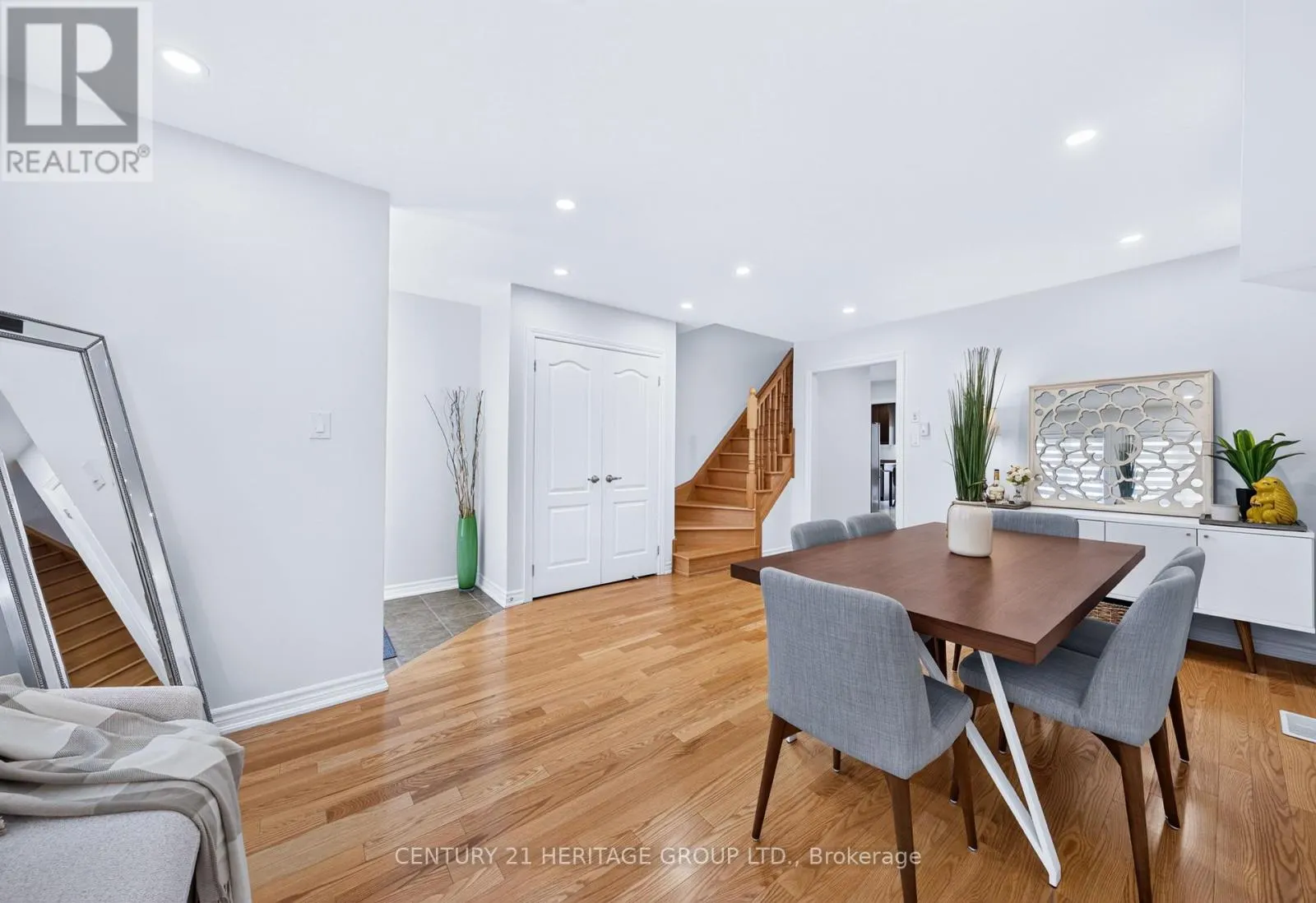 244 GORD CLELLAND GATE