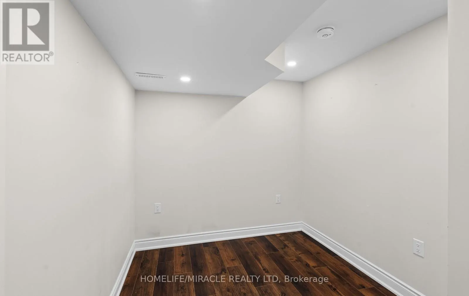 32 CARLETON TRAIL
