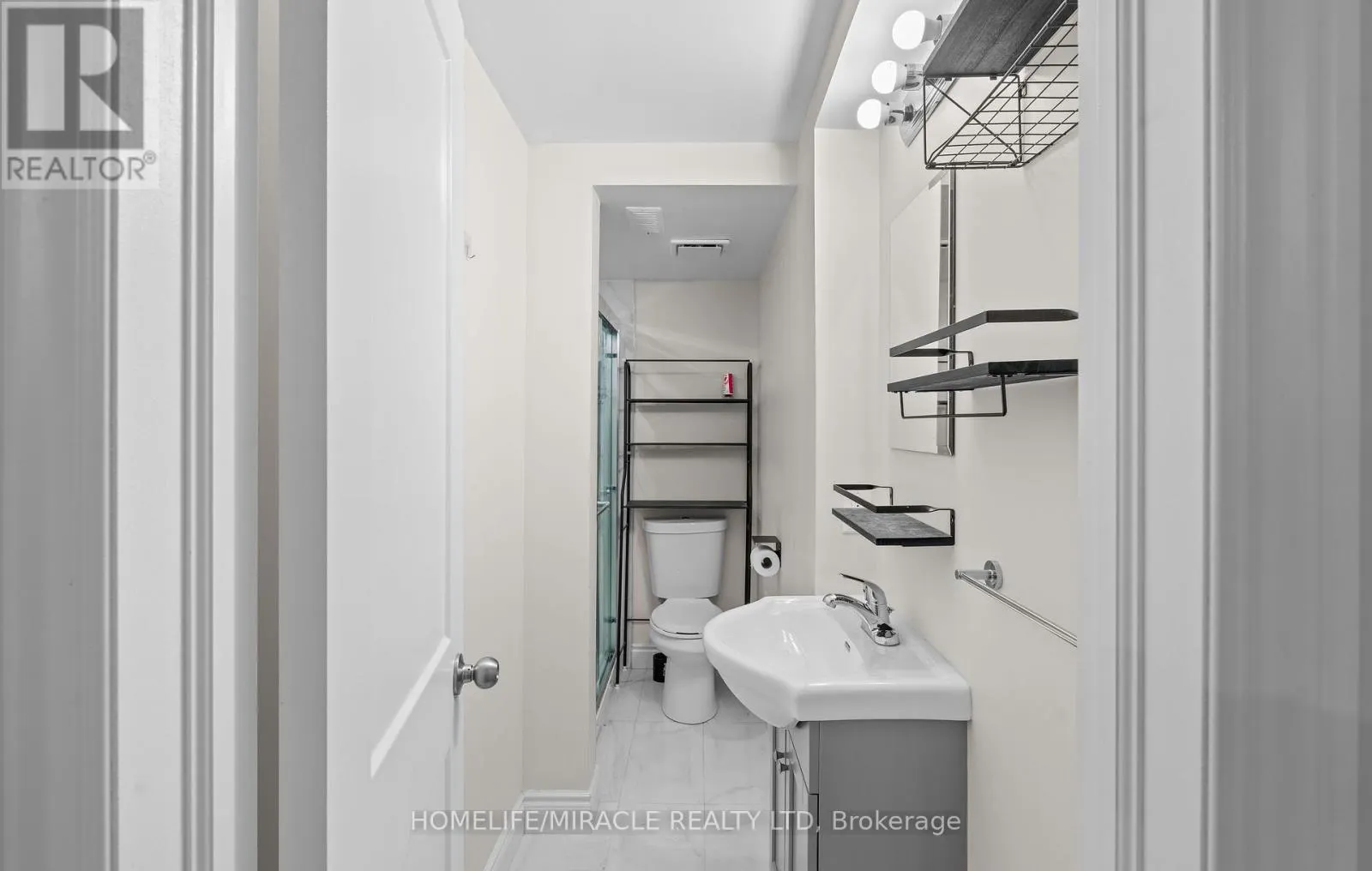 32 CARLETON TRAIL