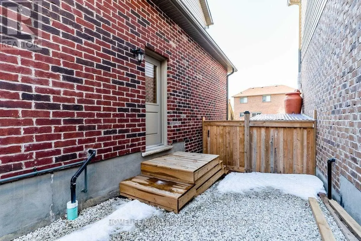 32 CARLETON TRAIL