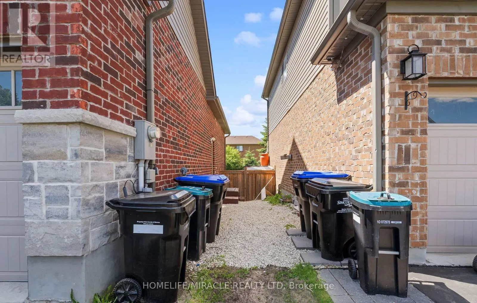 32 CARLETON TRAIL