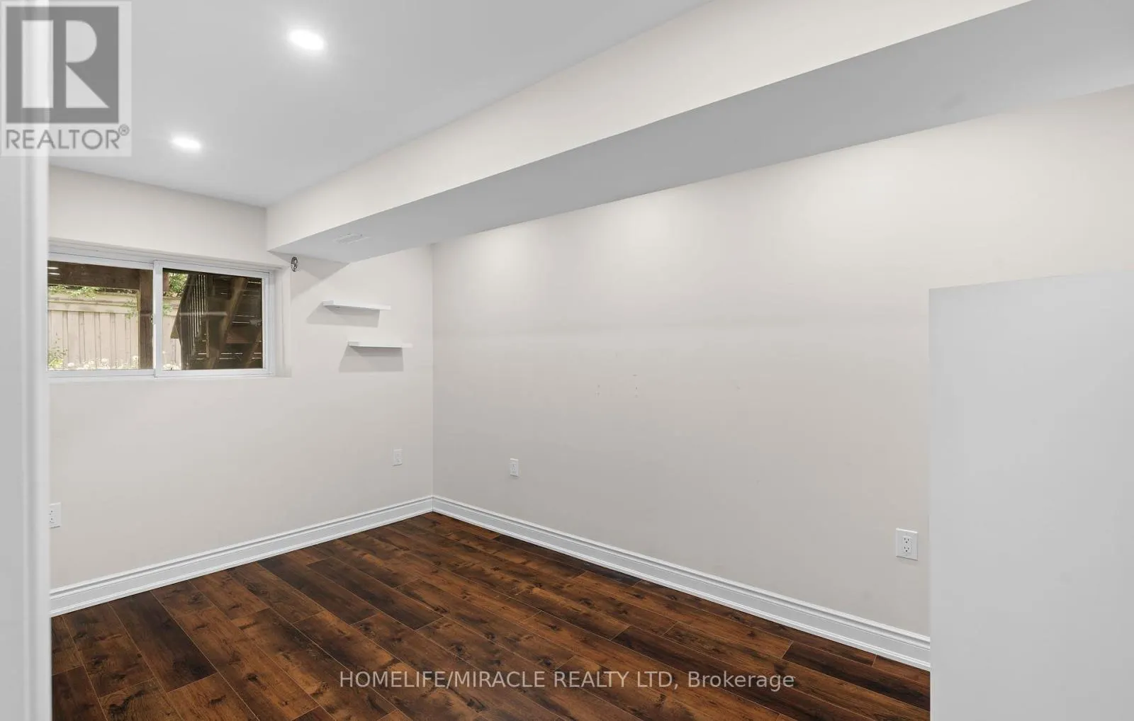 32 CARLETON TRAIL
