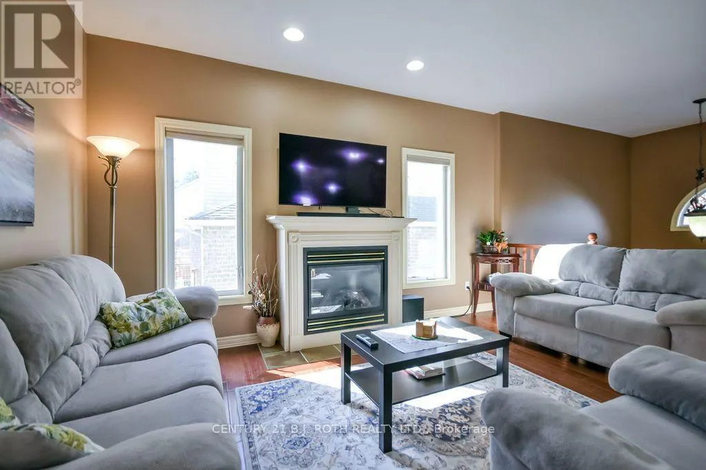 21 ARMEDA CLOW CRESCENT