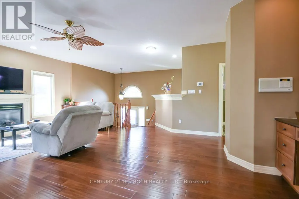 21 ARMEDA CLOW CRESCENT