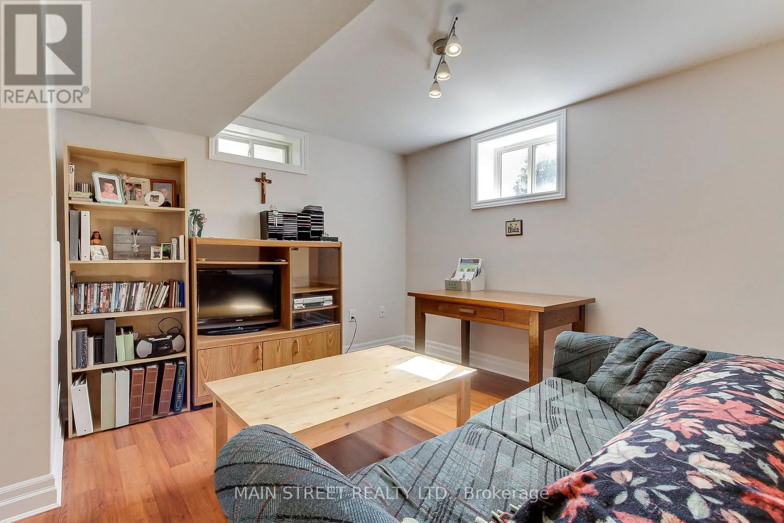 65 IAN DRIVE
