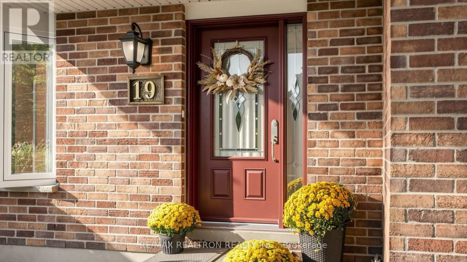 19 AMBERGLEN COURT