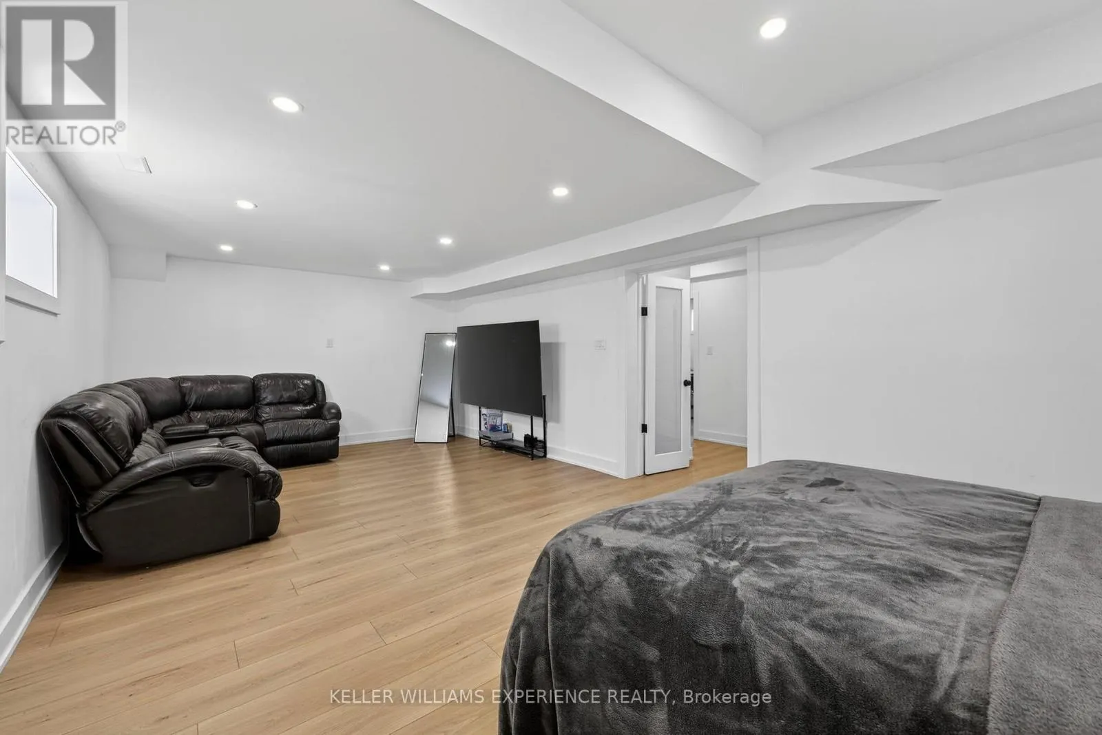 2 ALGONQUIN HEIGHTS COURT
