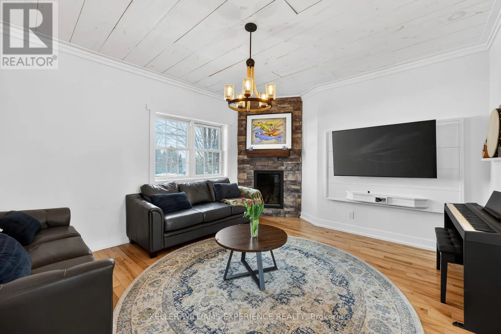 2 ALGONQUIN HEIGHTS COURT