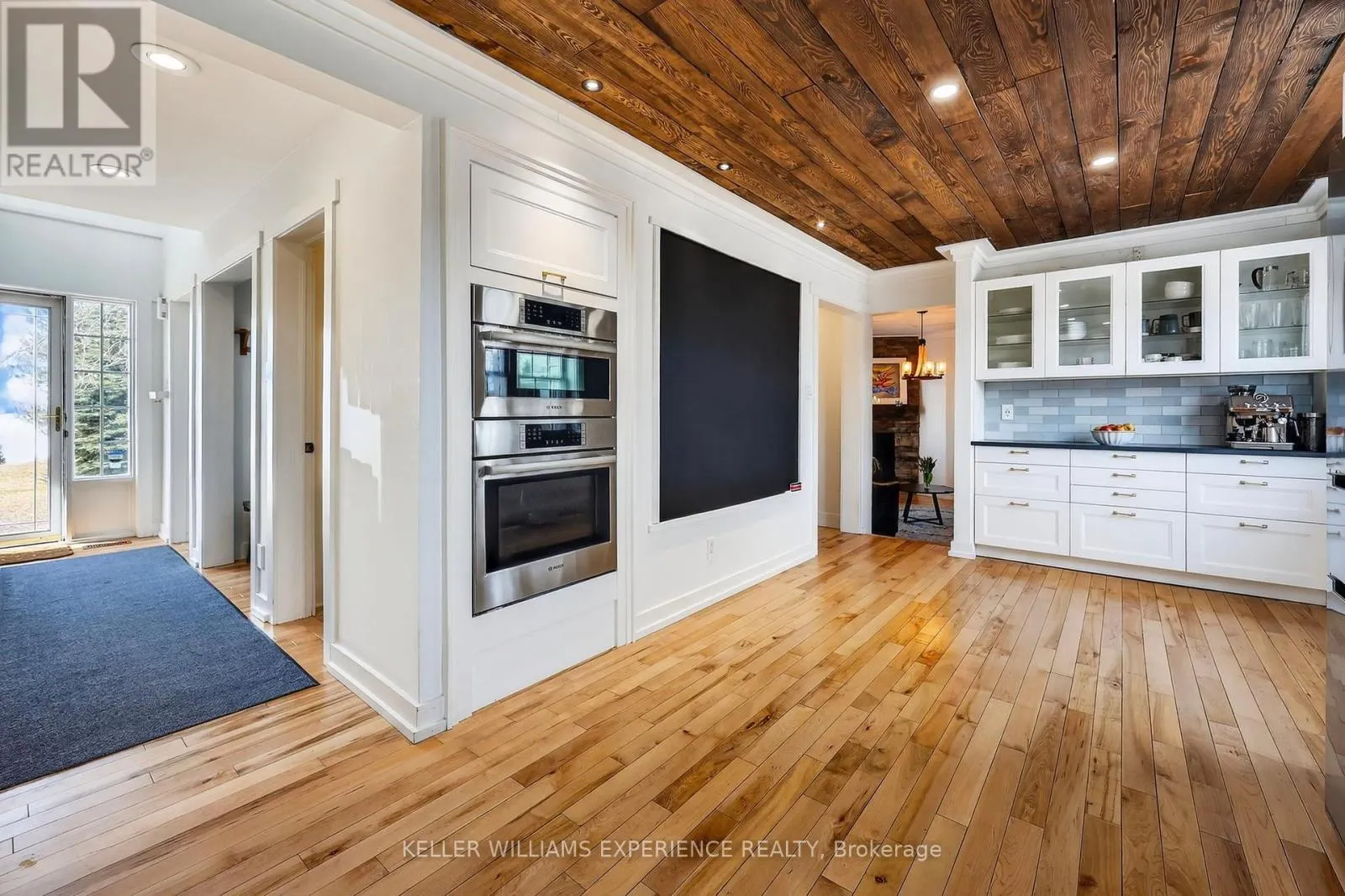 2 ALGONQUIN HEIGHTS COURT