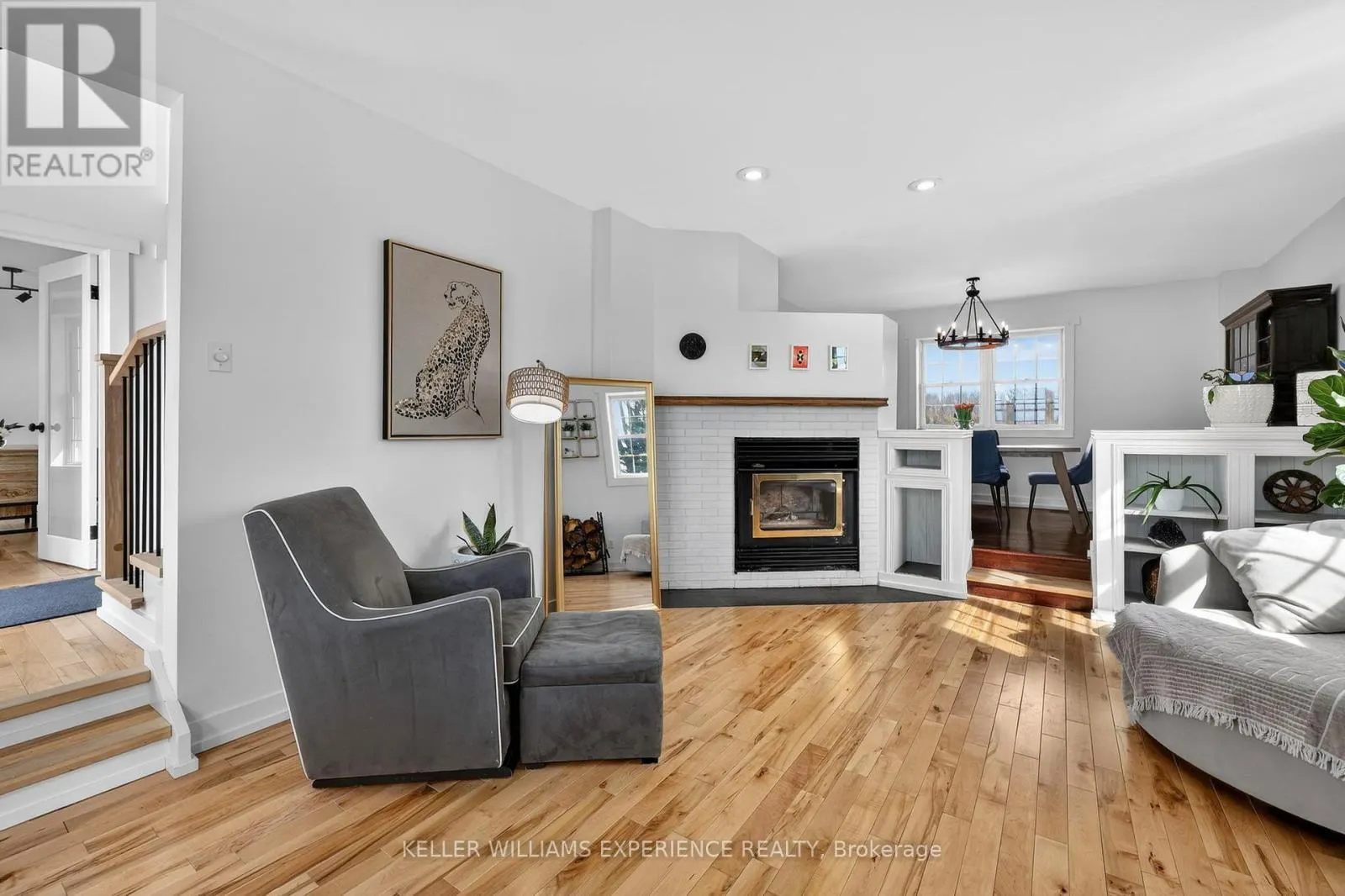 2 ALGONQUIN HEIGHTS COURT