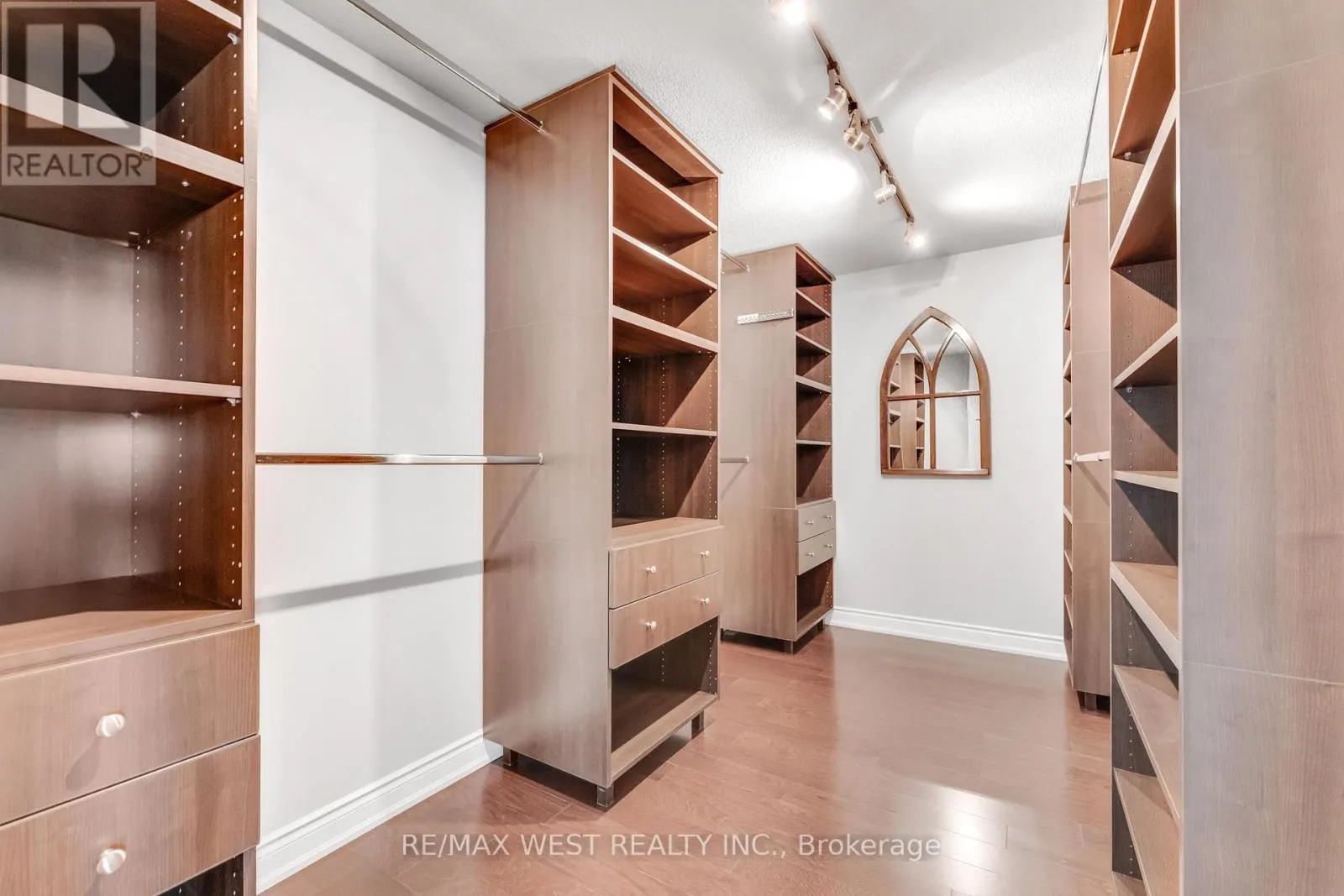 8 CHAPEL GULLY TRAIL