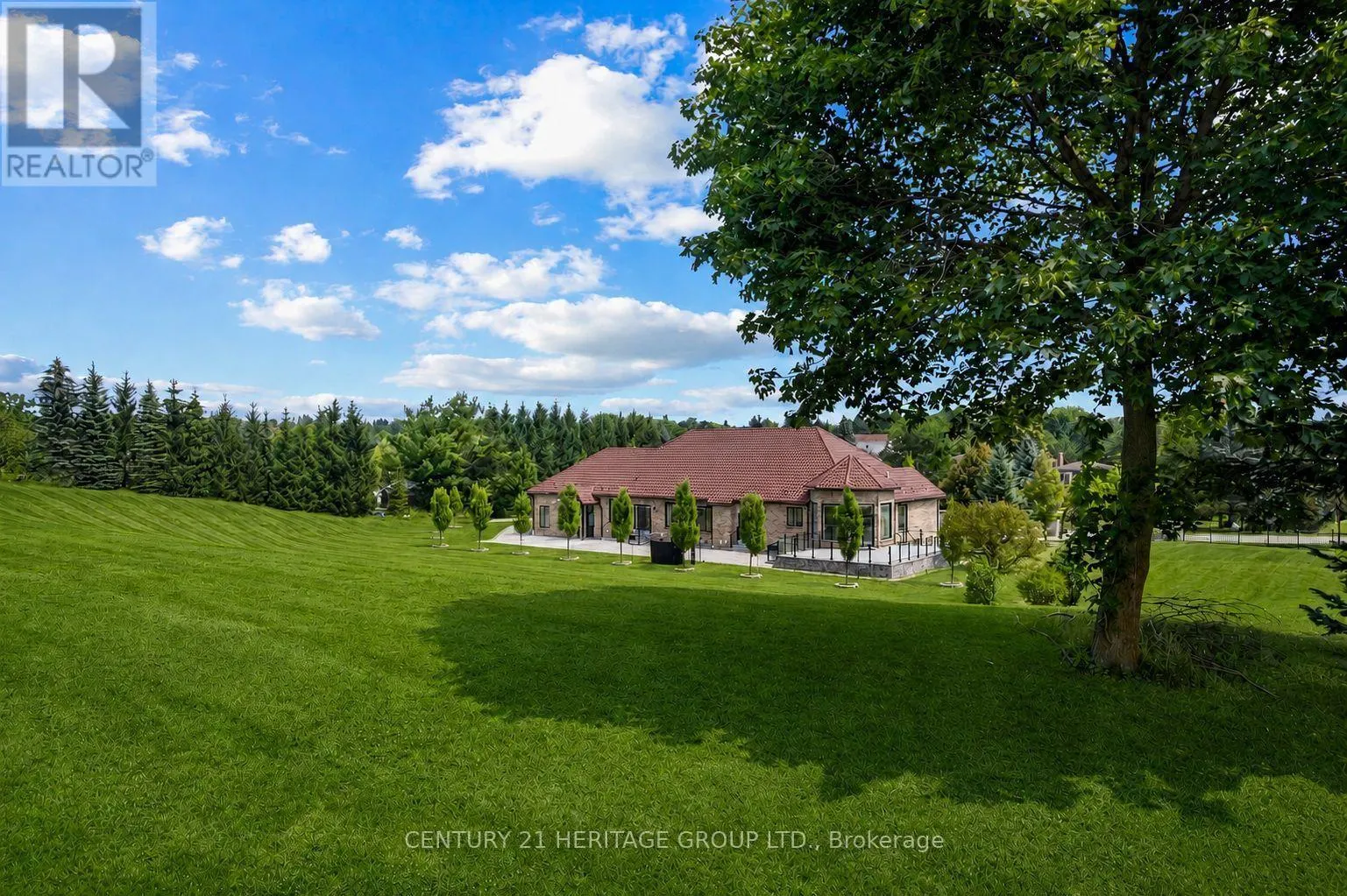 4 LOCH ERNE LANE
