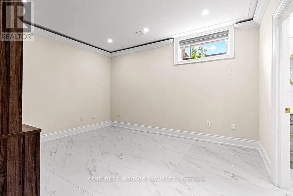 4 LOCH ERNE LANE
