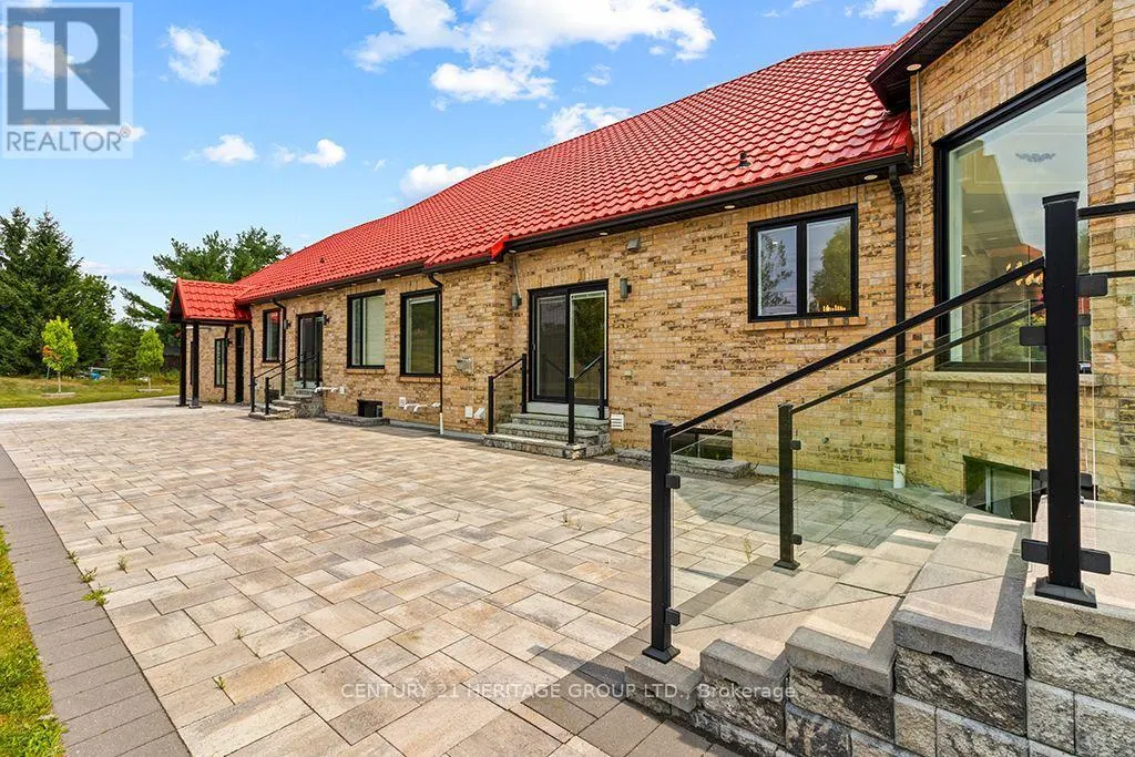 4 LOCH ERNE LANE