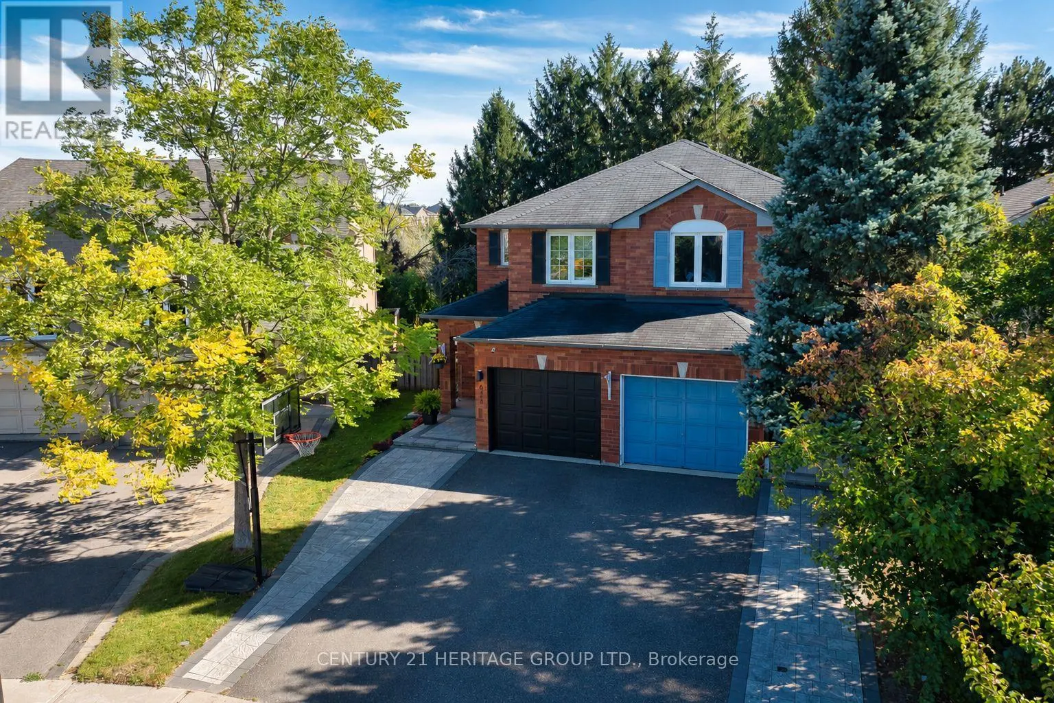 671 WALPOLE CRESCENT