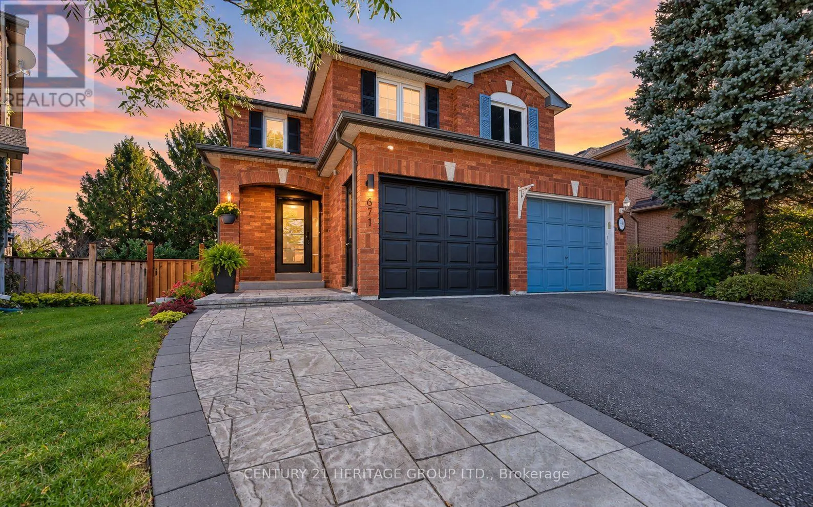 671 WALPOLE CRESCENT