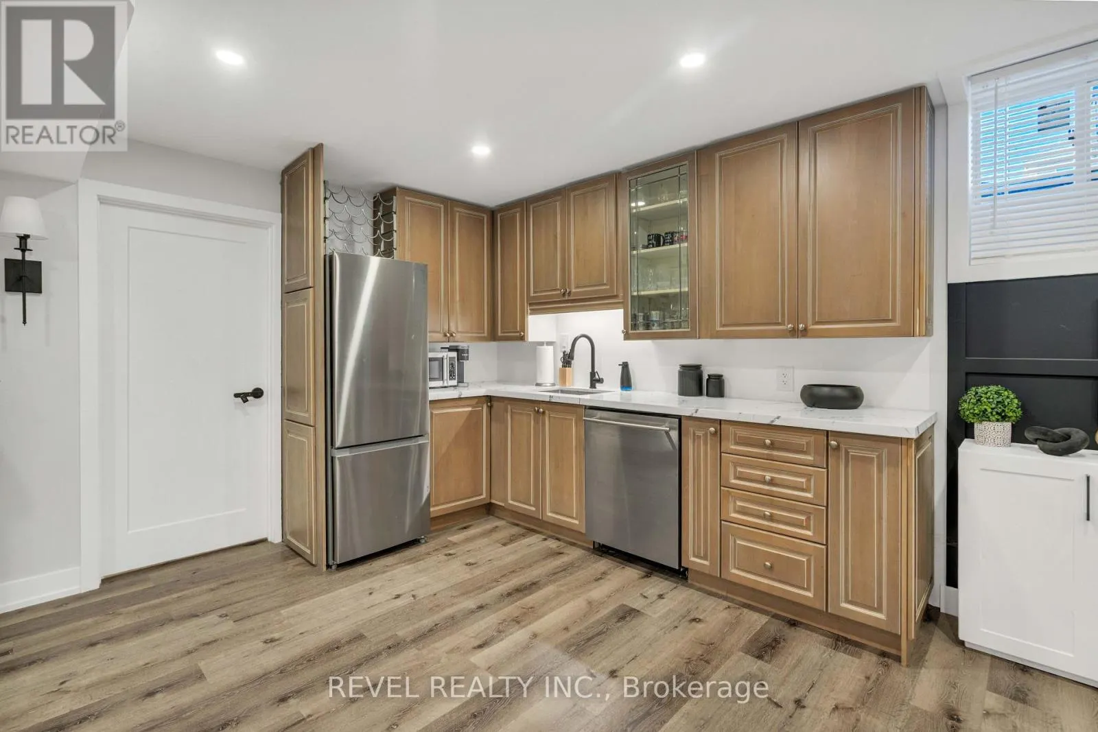 6 MCKAY AVENUE