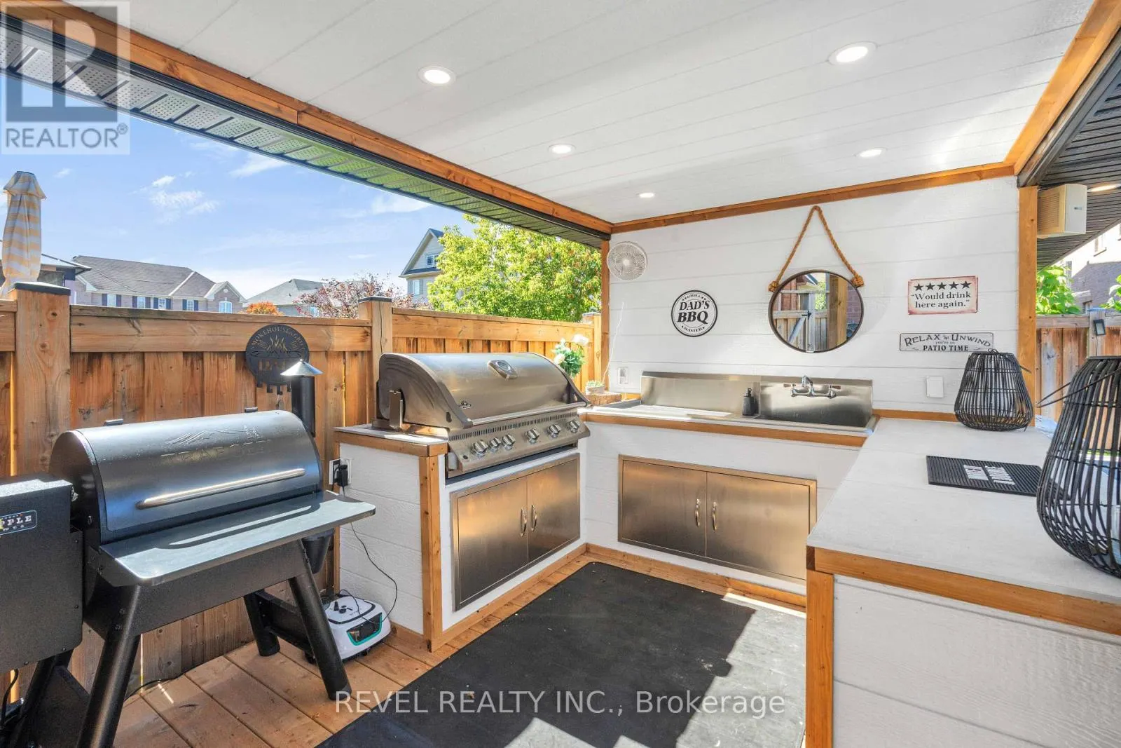 6 MCKAY AVENUE