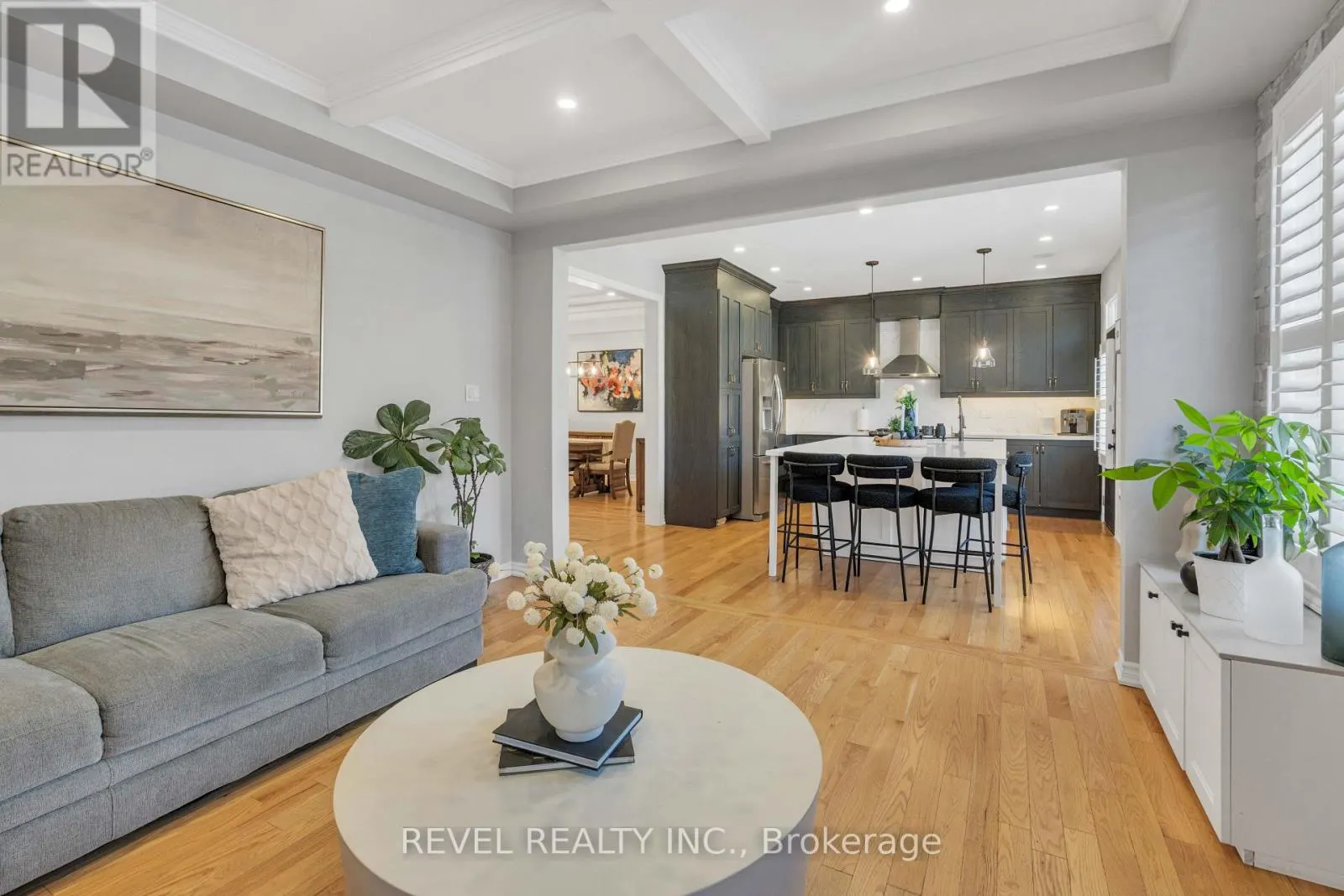 6 MCKAY AVENUE
