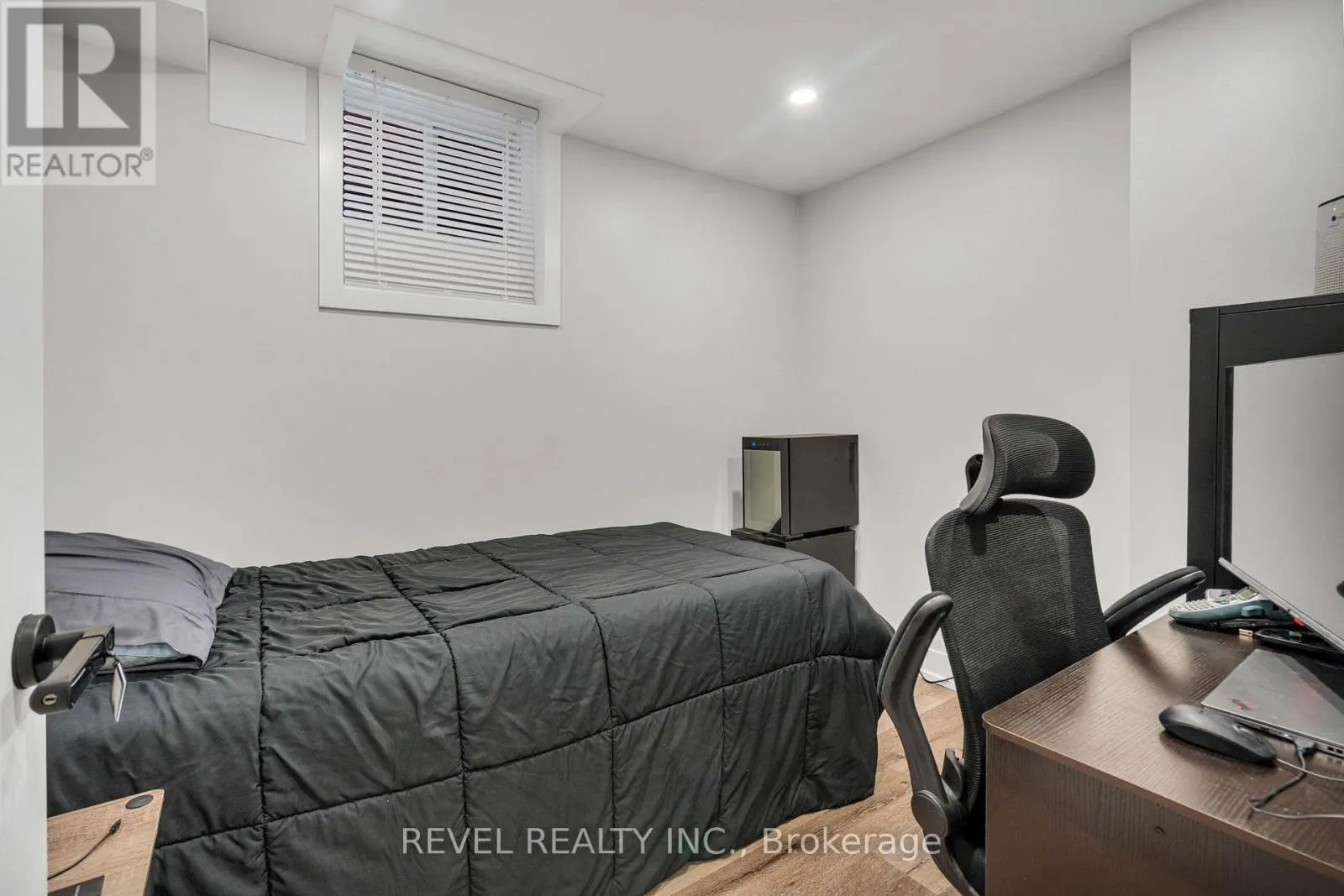 6 MCKAY AVENUE