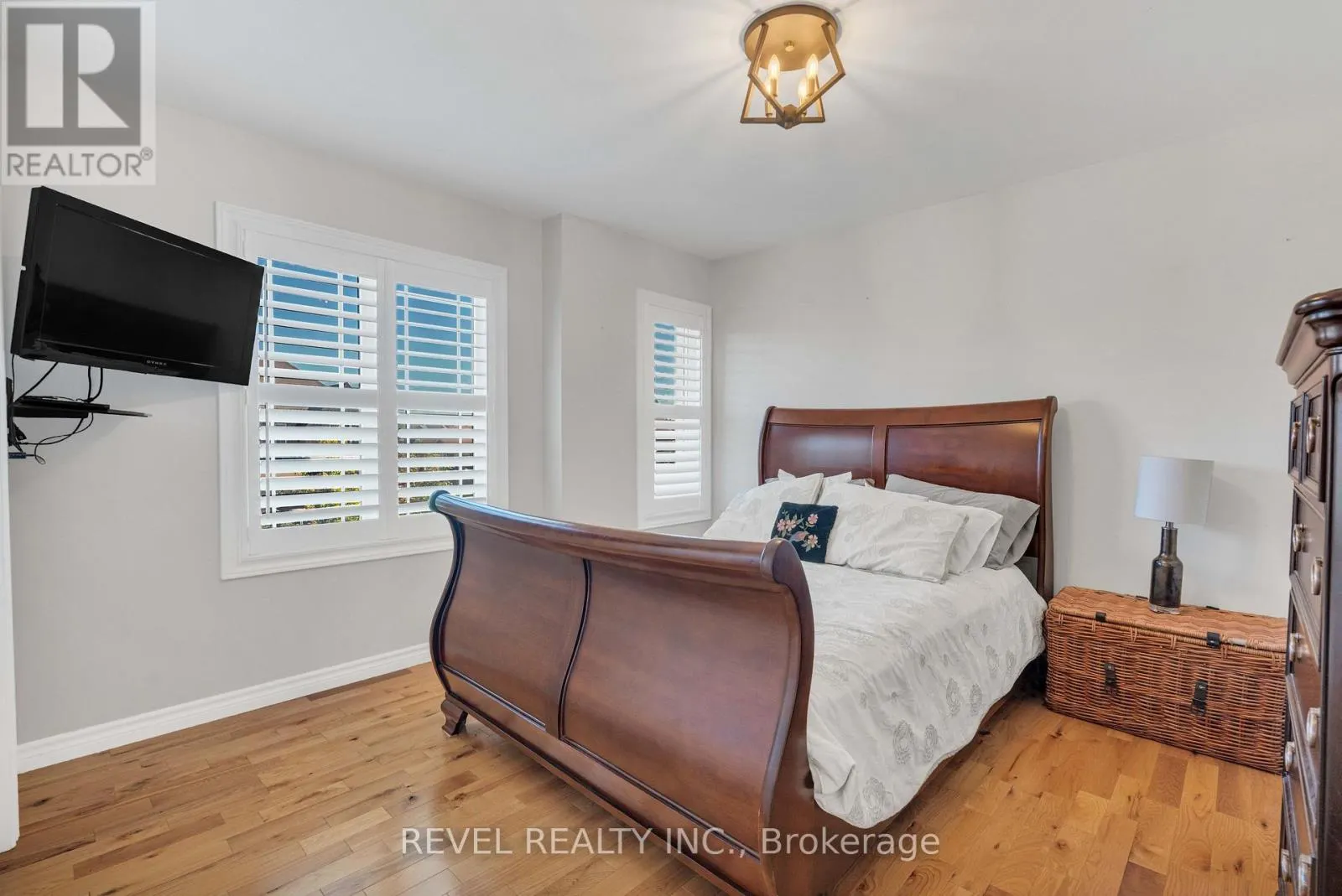 6 MCKAY AVENUE