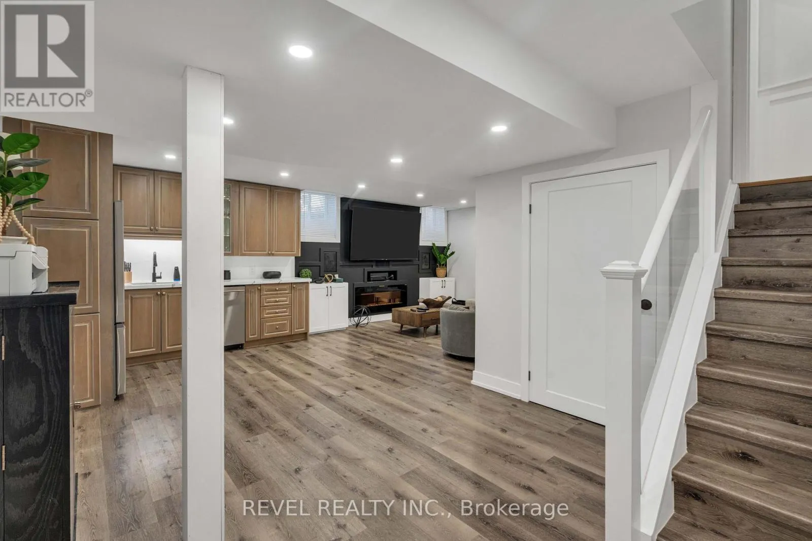 6 MCKAY AVENUE