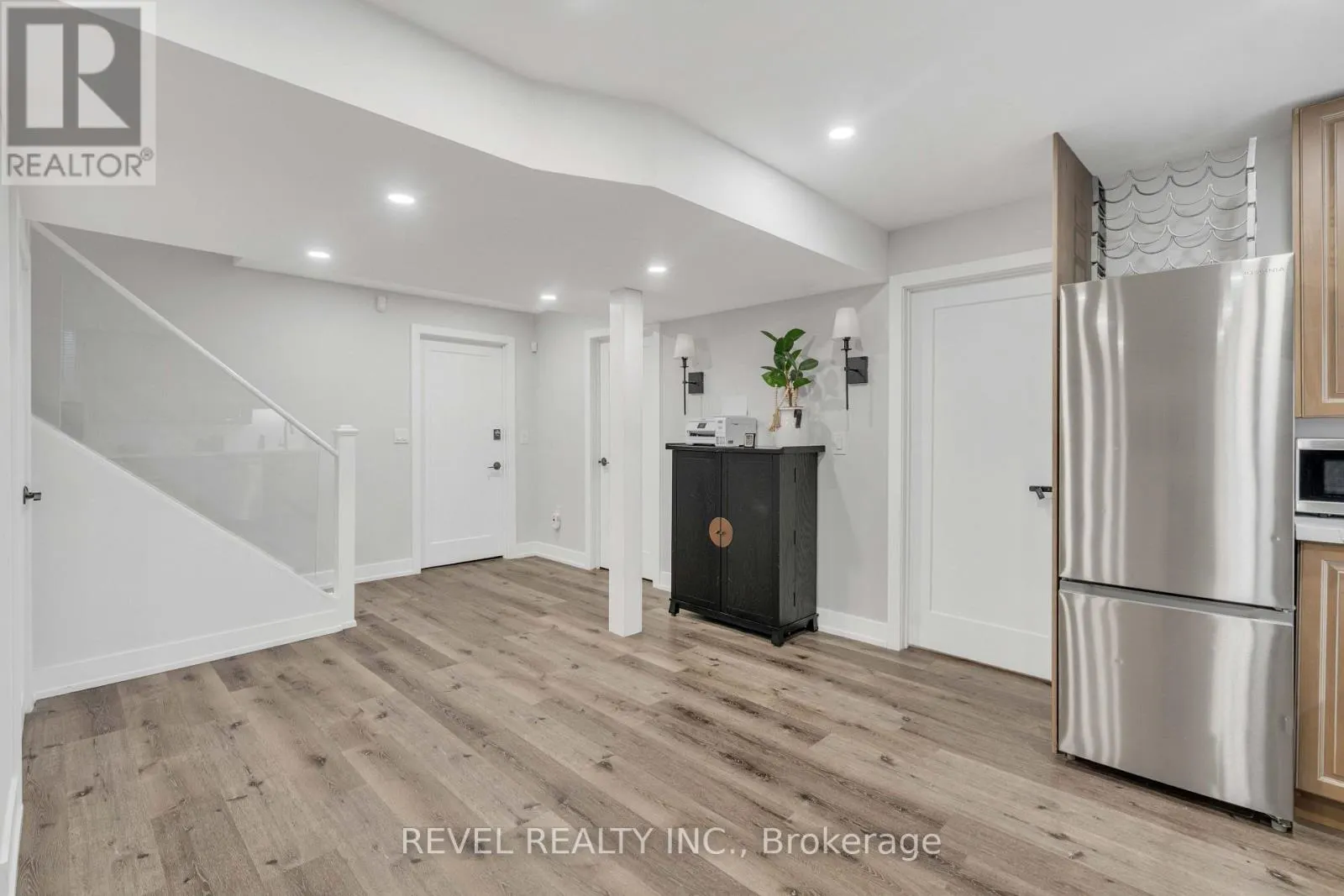 6 MCKAY AVENUE