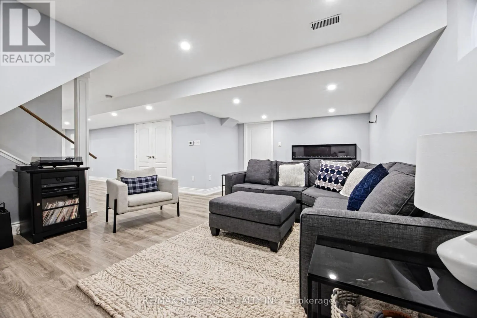 1158 QUAKER TRAIL