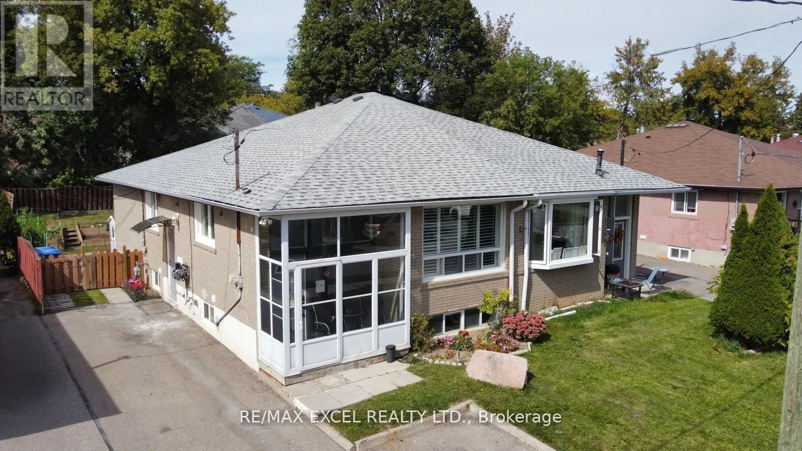 44 LINDSAY AVENUE
