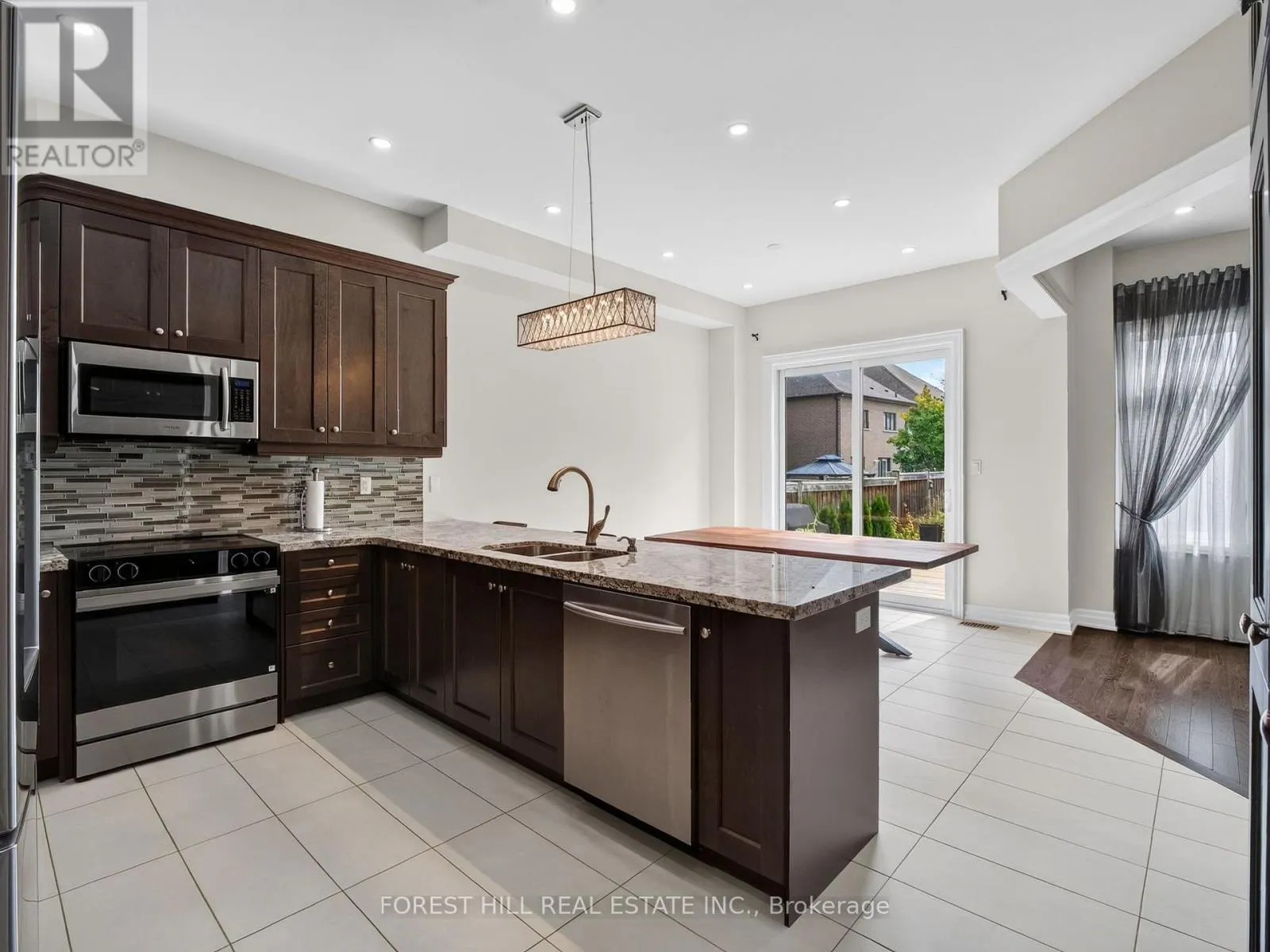 18 HACKWOOD CRESCENT
