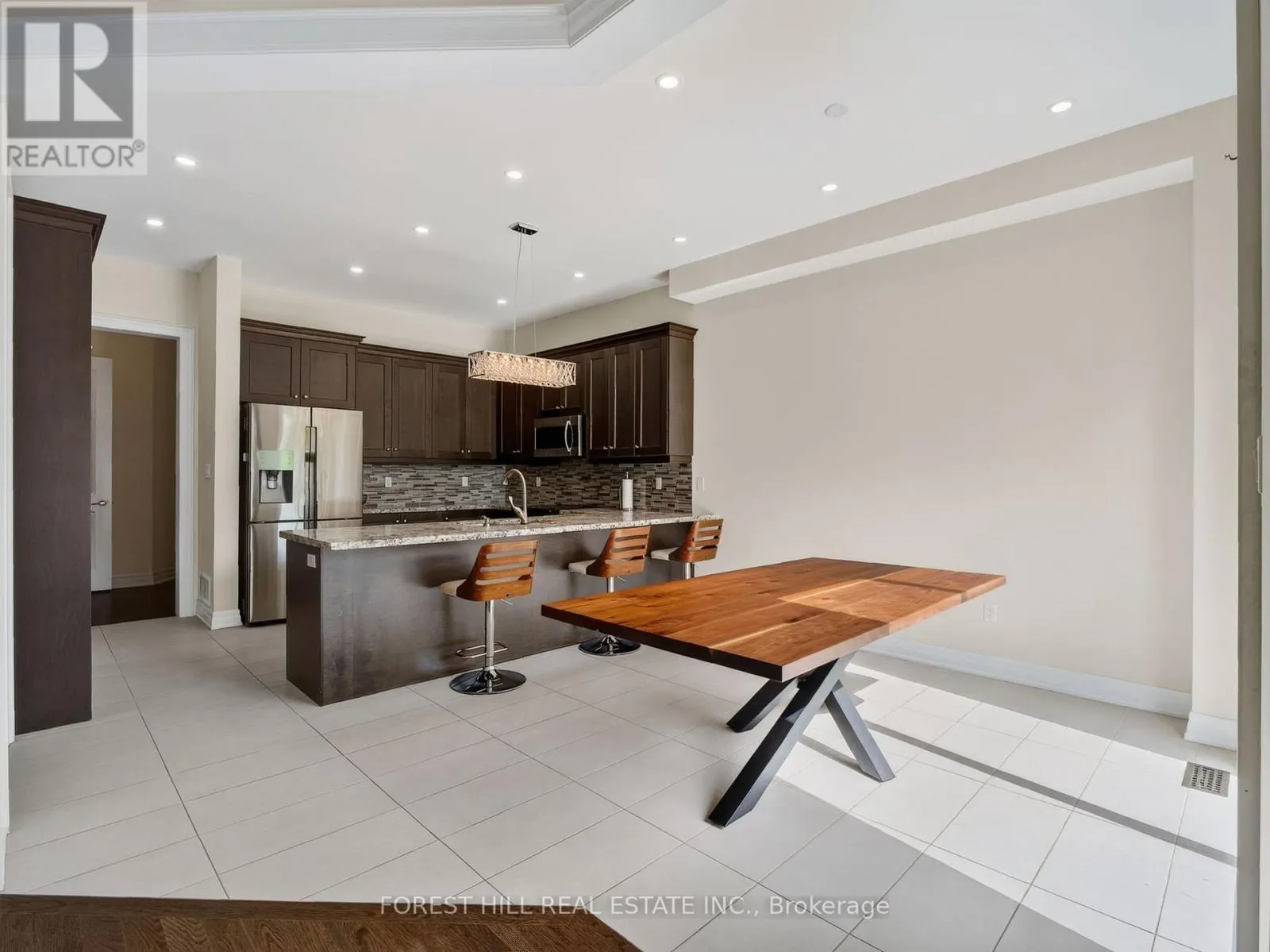 18 HACKWOOD CRESCENT