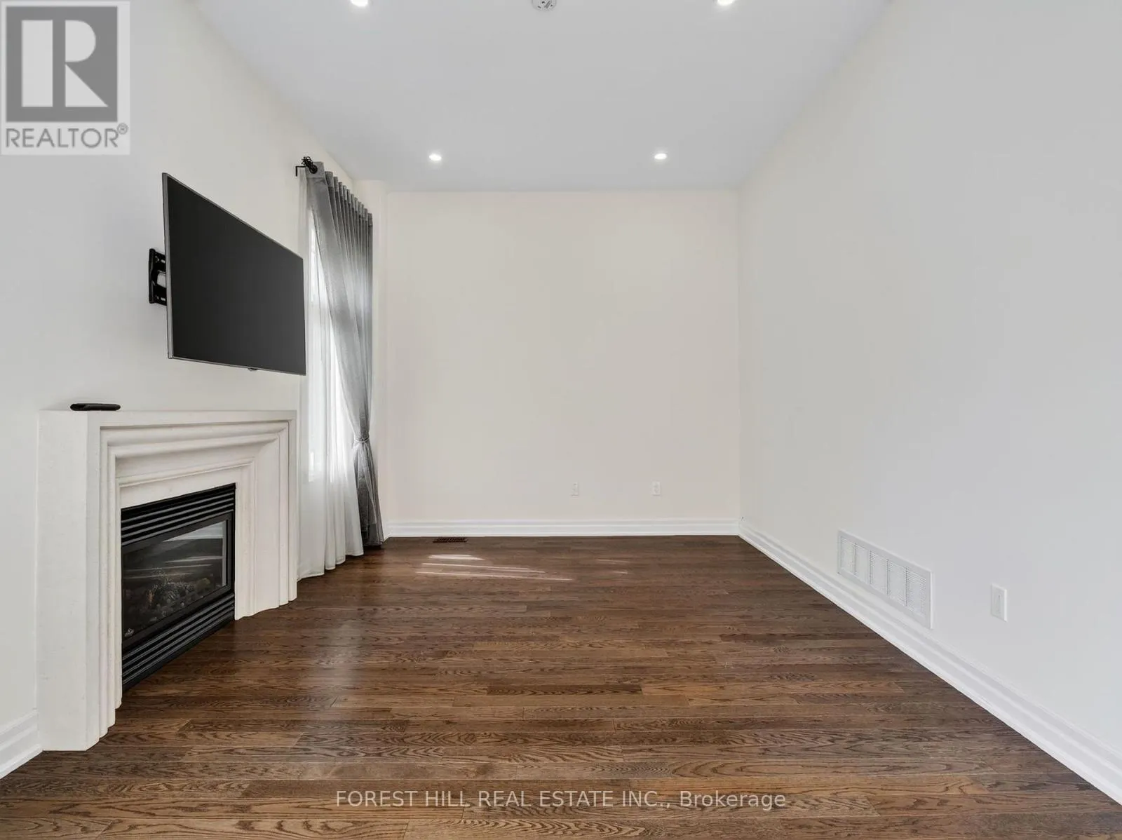 18 HACKWOOD CRESCENT