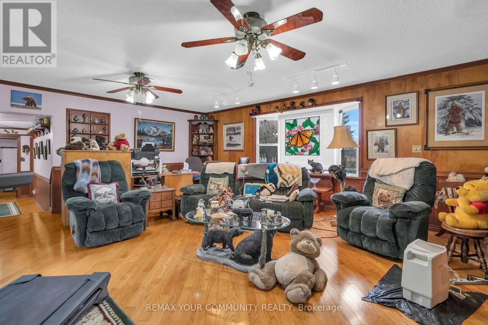 700 CATERING ROAD S