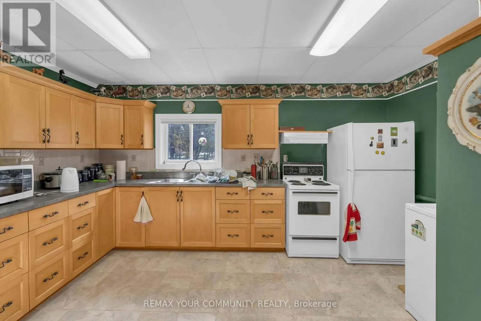 700 CATERING ROAD S