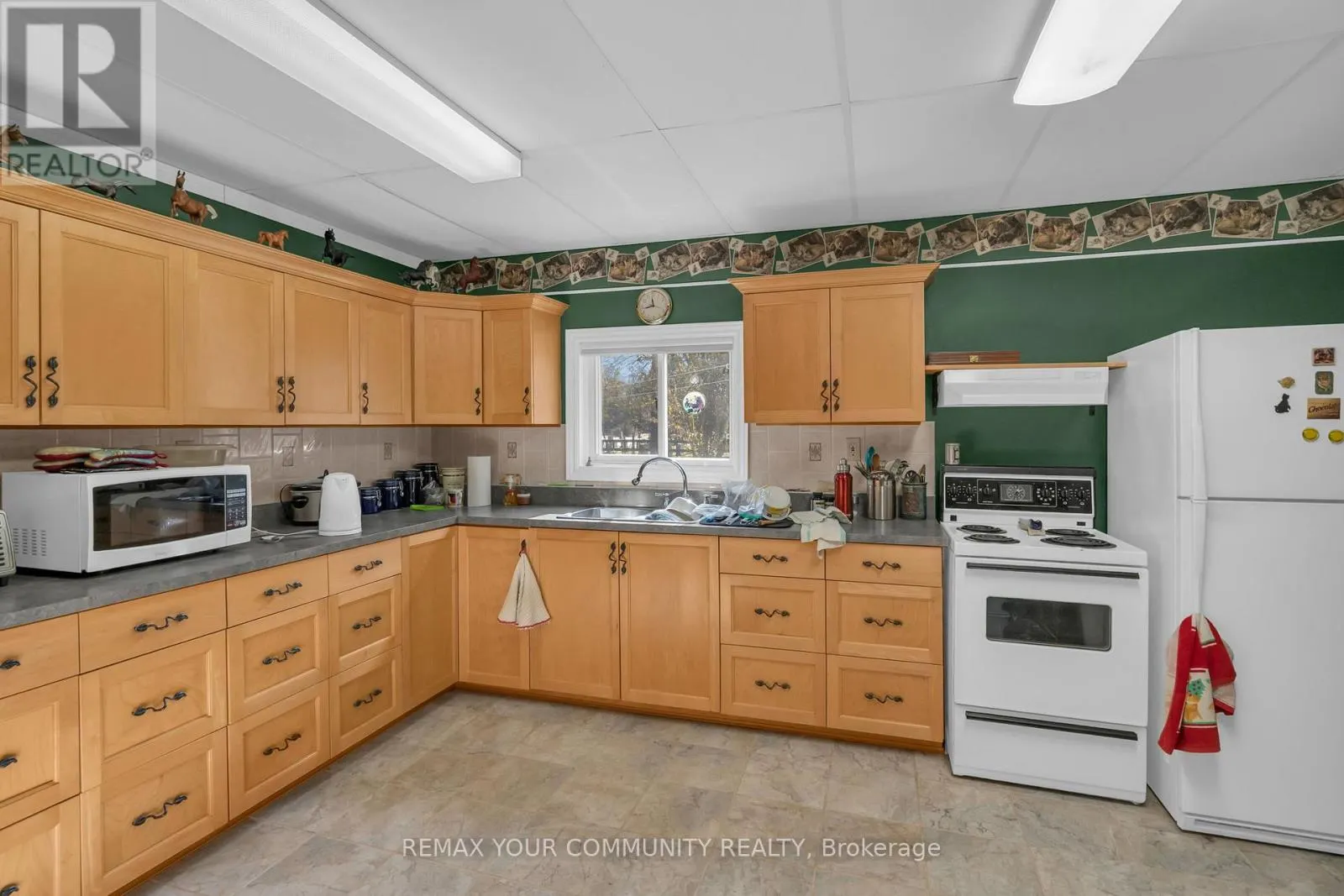 700 CATERING ROAD S