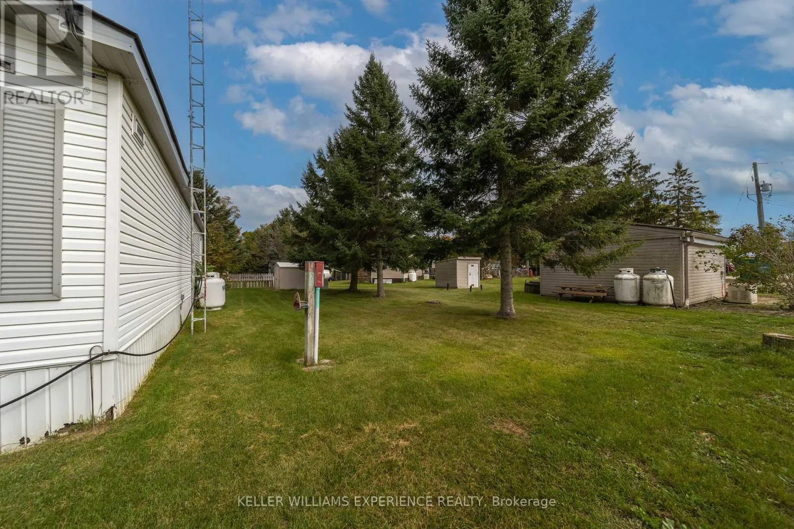 27 - 4976 25TH SIDEROAD
