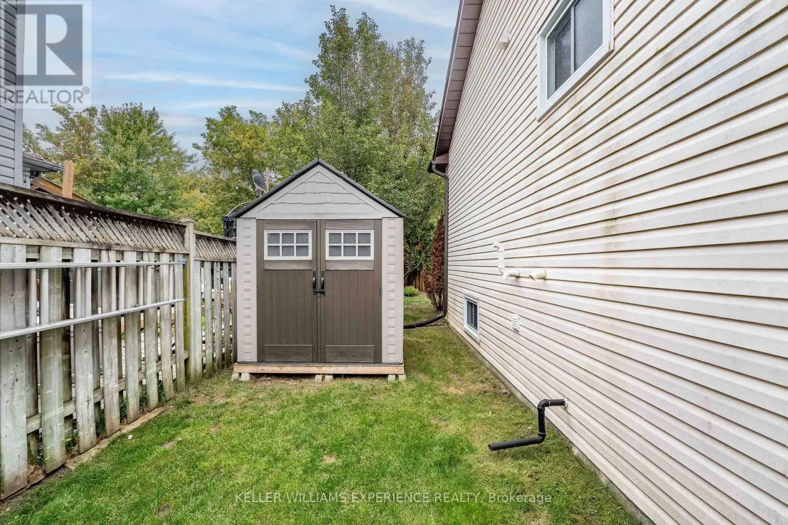 9 EDENBRIDGE DRIVE