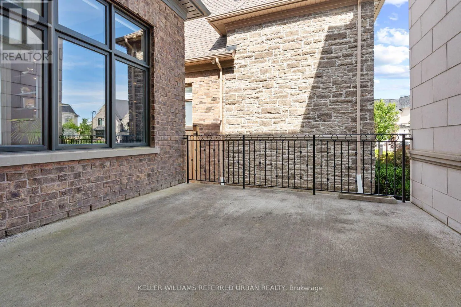 4 BASIL RIDGE COURT