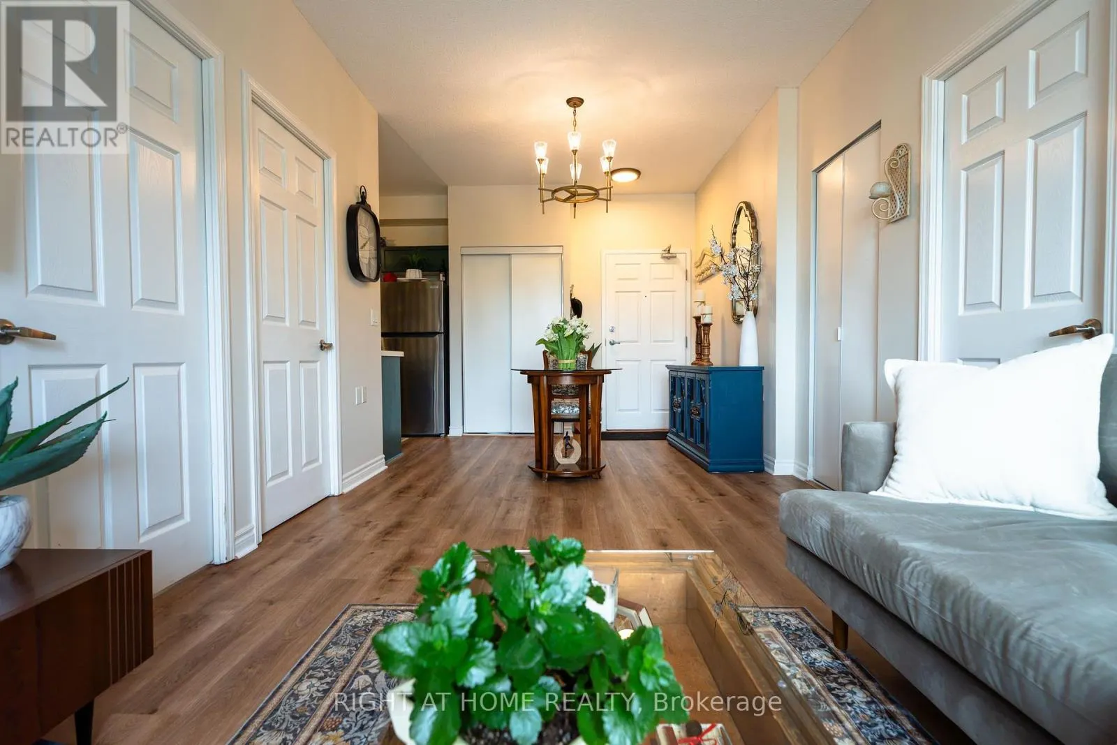 202 - 15450 YONGE STREET