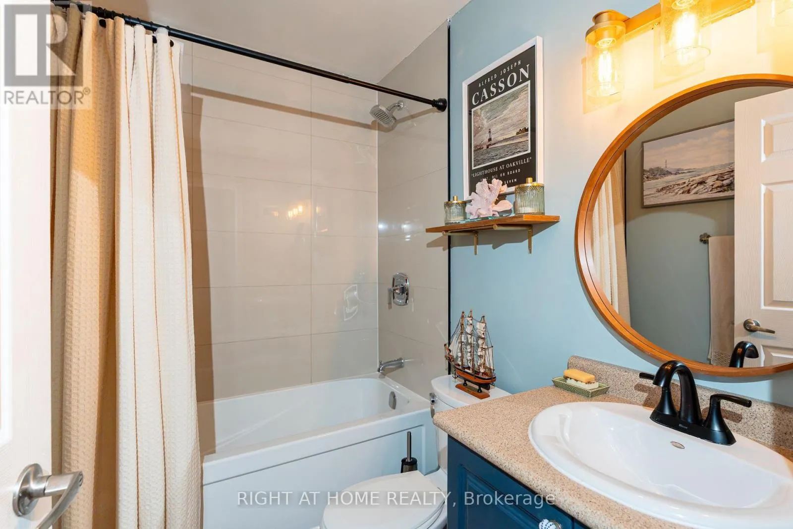 202 - 15450 YONGE STREET