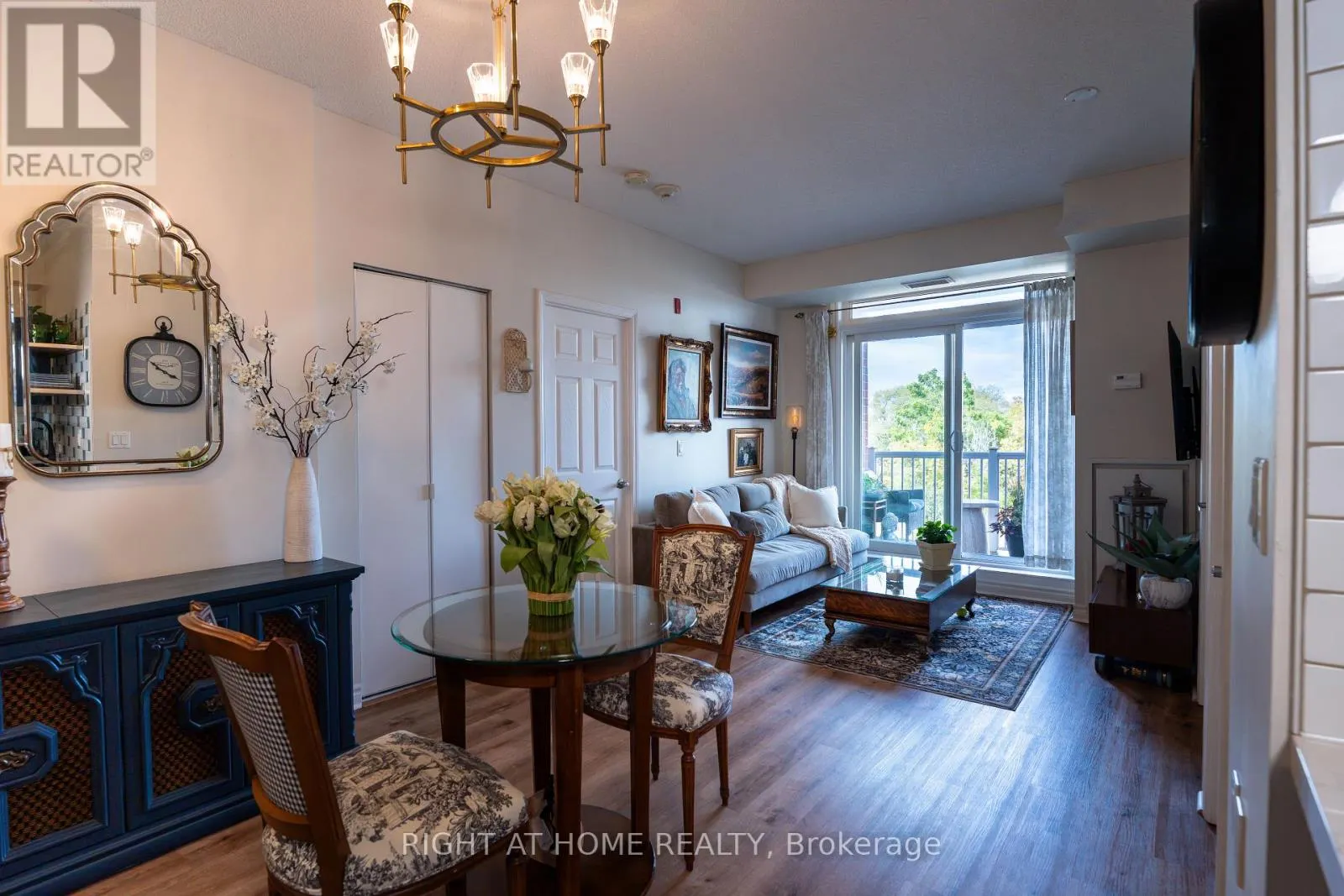 202 - 15450 YONGE STREET
