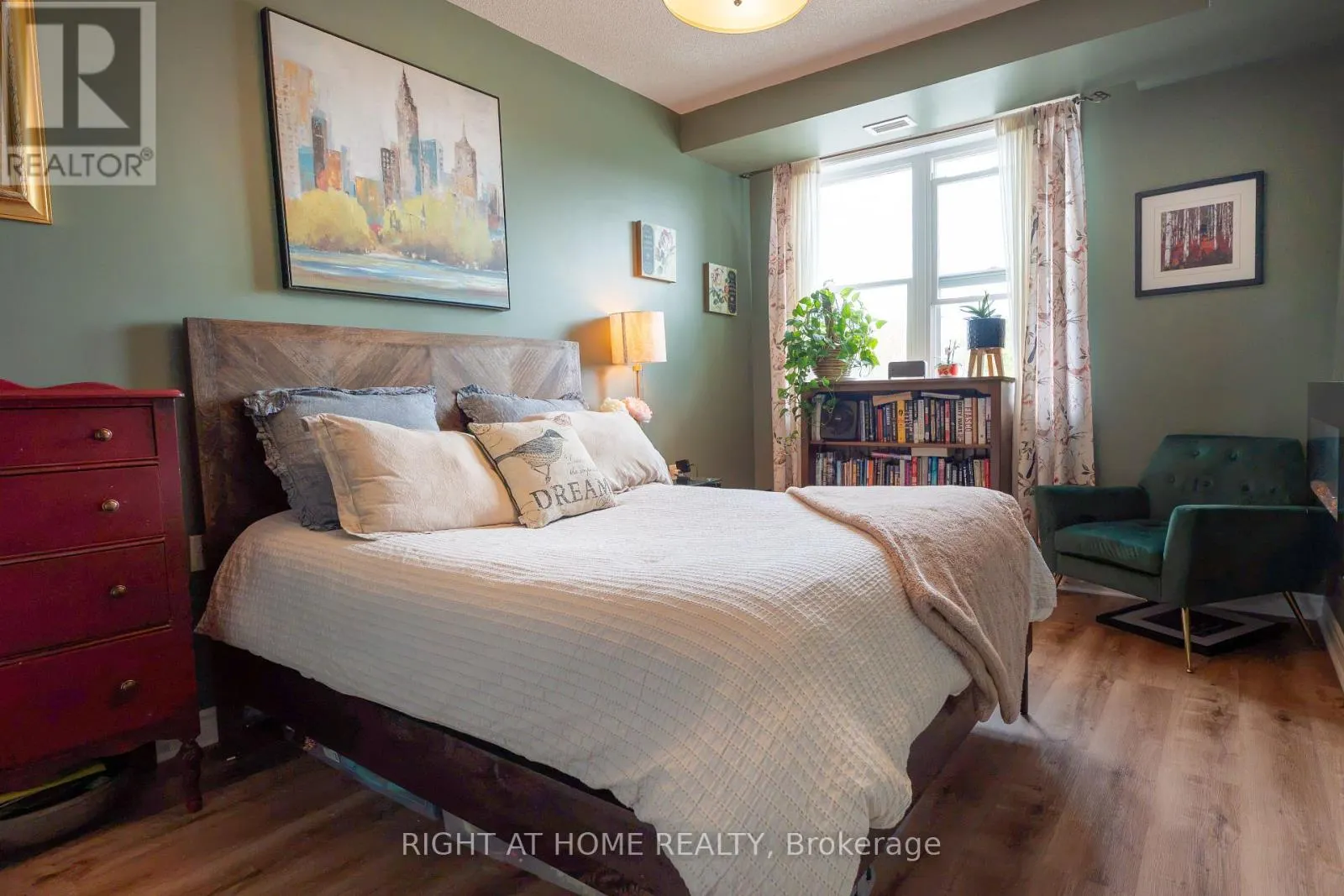202 - 15450 YONGE STREET