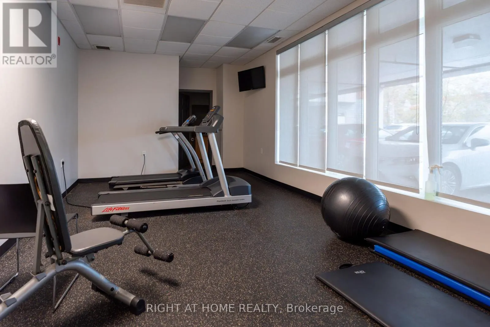 202 - 15450 YONGE STREET